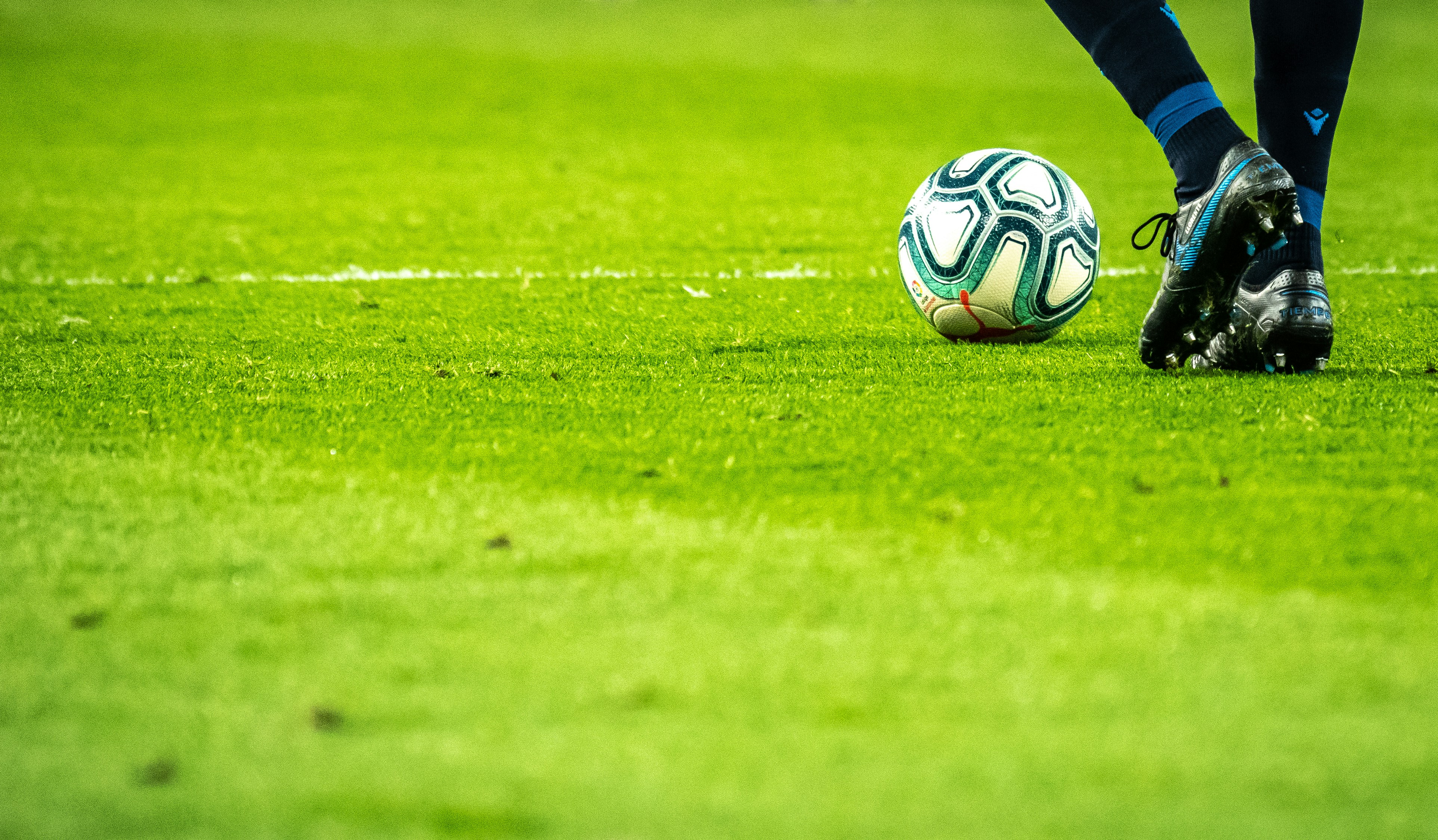Football player training in a competitive environment